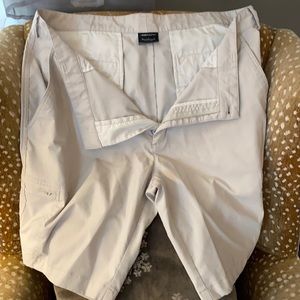 NikeGolf Light Khaki Men’s Dri-Fit Cargo Shorts